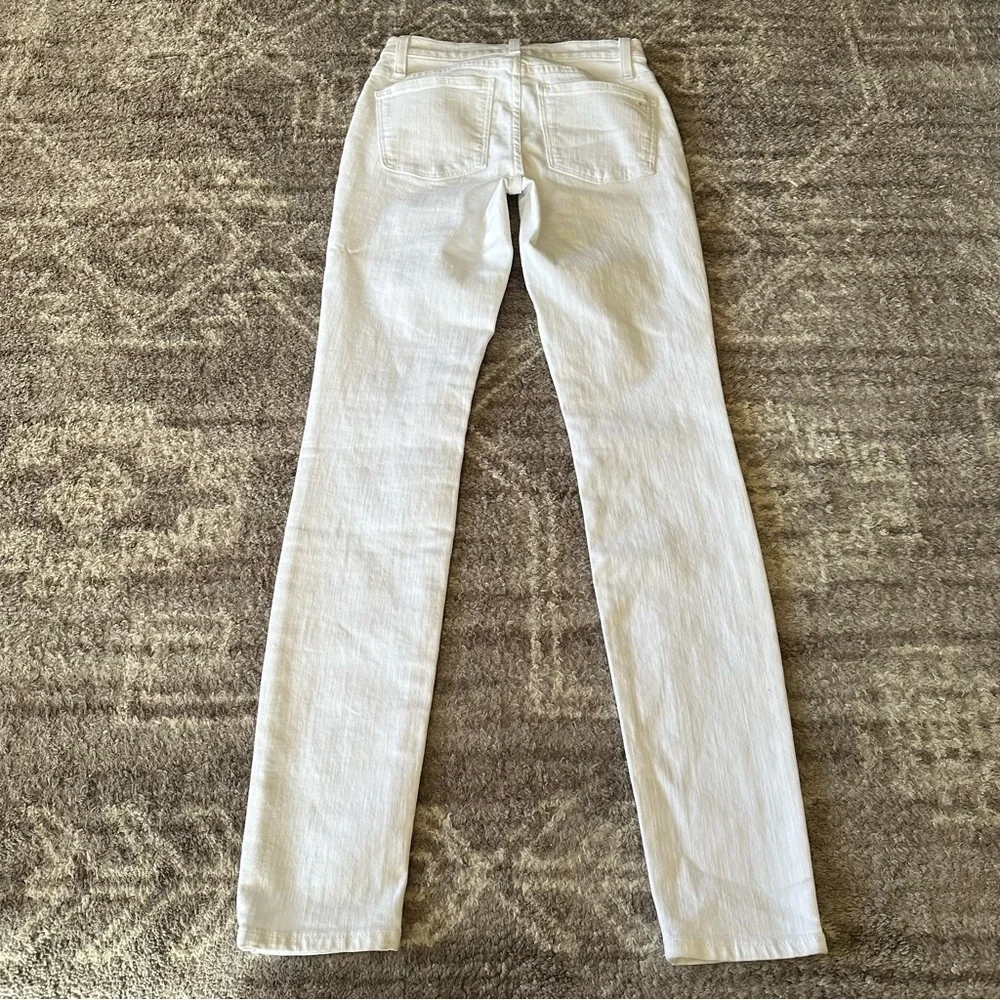 Madewell sit above